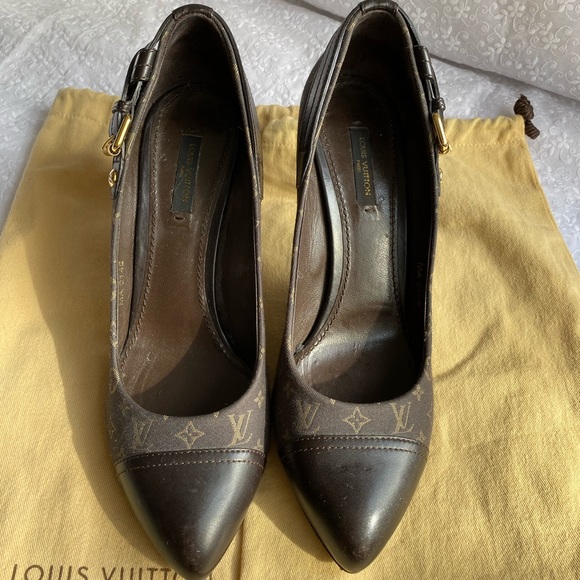 Louis Vuitton signatures design pumps - Picture 4 of 10